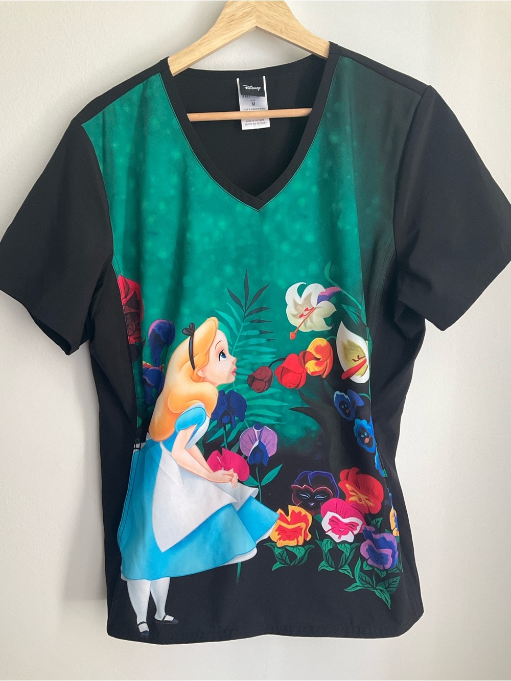 Disney Alice in Wonderland Cherokee Tooniforms V-Neck Scrub Top Medium EUC